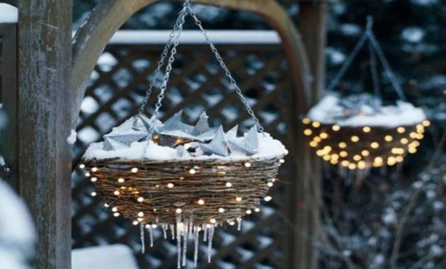 DIY Christmas Decorations for Outdoors