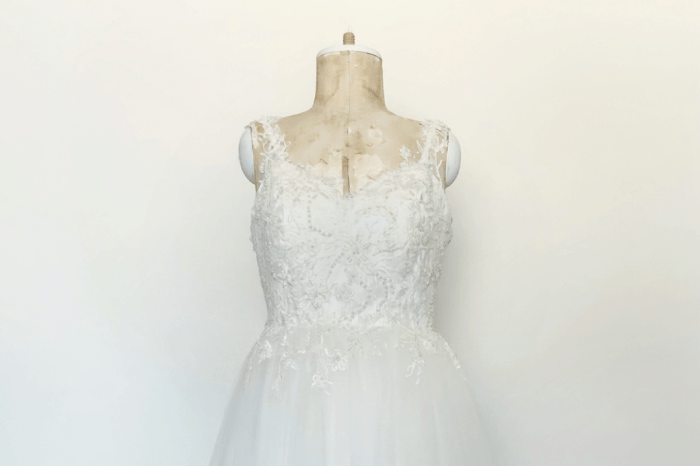 Detachable lace overlay wedding dress